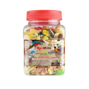 Snack para Aves, mezcla de semillas, frutas y verduras de Redkite, un complemento adecuado para la alimentación de las aves de ornato, disfrutarán de un producto natural que además de gustarles, les ofrece nutrientes muy beneficiosos para ellas. Además de estar adicionado con pellets fortificados con vitaminas y minerales.