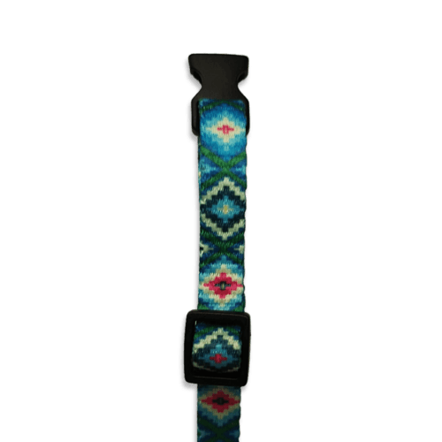 Collar ch color azul claro con bordeado de colores 28cm largo 1cm ancho