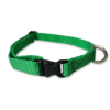 Collar para perros color verde, fabricado con tela de nylon ideal para brindar seguridad y comodidad a tu mascota. El collar es de tamaño chico, con medida de 35cm de largo como máximo, el cual es ajustable y 1cm de ancho.