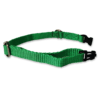 Collar para perros color verde, fabricado con tela de nylon ideal para brindar seguridad y comodidad a tu mascota. El collar es de tamaño chico, con medida de 35cm de largo como máximo, el cual es ajustable y 1cm de ancho.